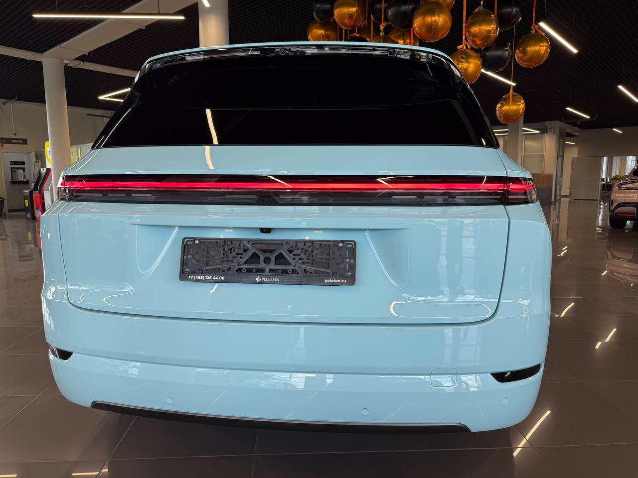 Оклейка Li L6 в Glacier Blue: демонтаж старой пленки и полная смена цвета